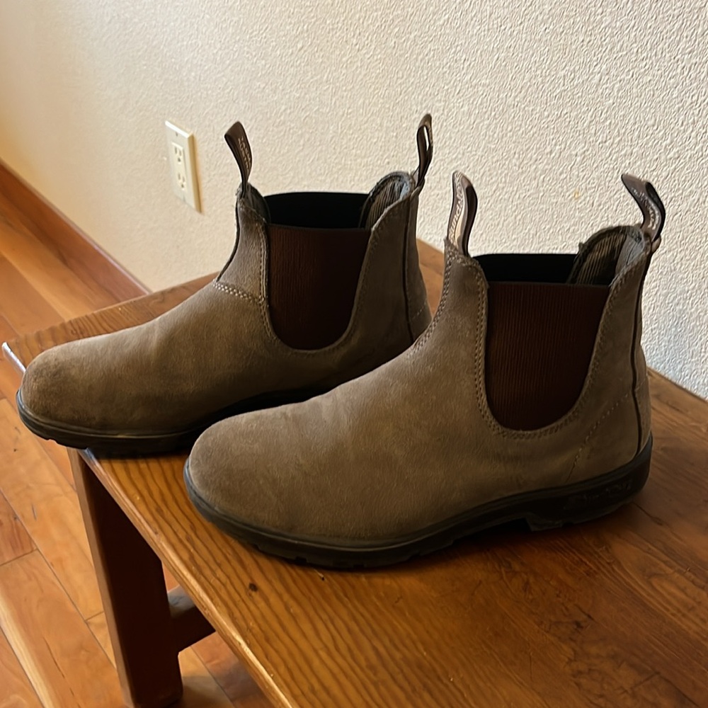 Suede Blundstones grey